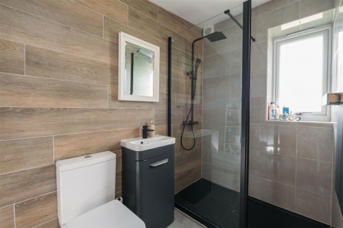 Bedroom 3 - En-suite