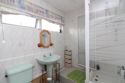 Upstairs bathroom.JPG Upstairs bathroom.JPG