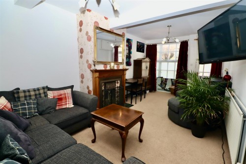 Lounge/ Dining Room