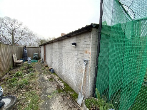 Garage/ Outbuilding