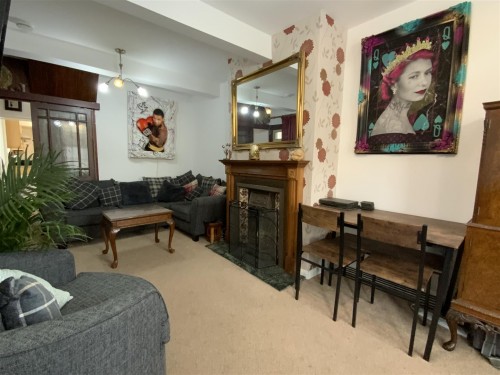 Lounge/ Dining Room