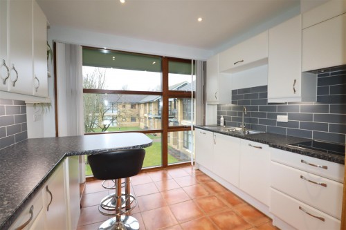 Kitchen/ Breakfast Room