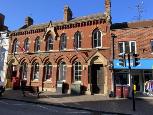 High Street, Newport Pagnell - Photo 1