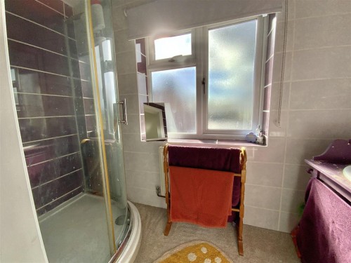 Bedroom 1 - En-suite