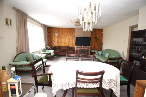 63 Shelley lounge b.JPG