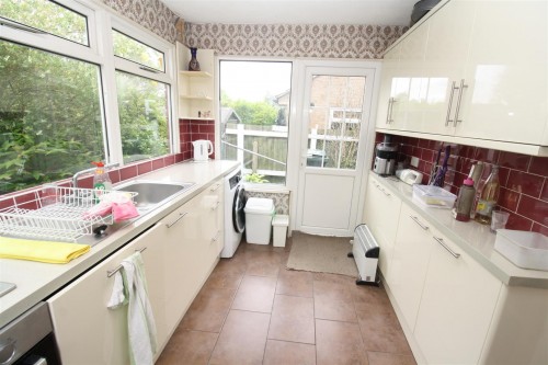 63 Shelley kitchen b.JPG