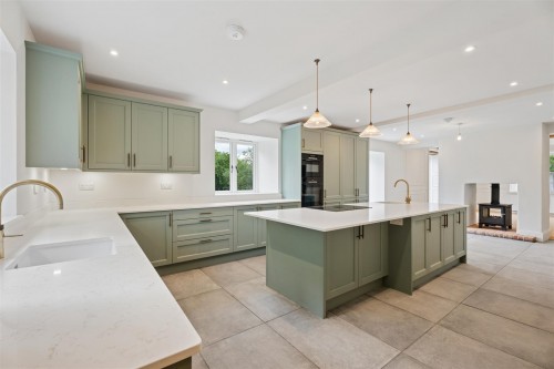 KITCHEN/DINING/FAMILY