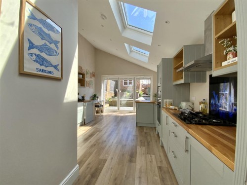 Kitchen/ Dining Room