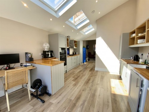 Kitchen/ Dining Room