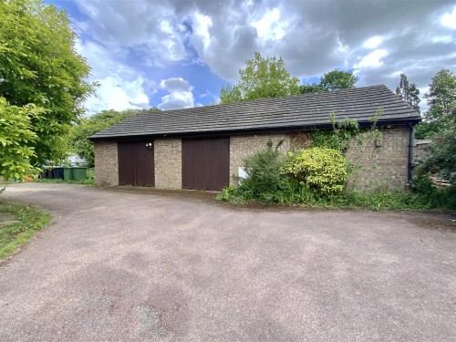 850 ft.²Garage/ Workshop
