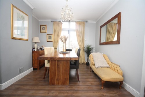 226 Buck dining area a.JPG 226 Buck dining area a.JPG