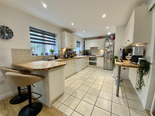 Kitchen/ Dining Room